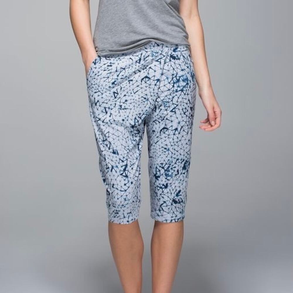LULULEMON Retreat Yogi Crop Pants Star Crushed Silver Fox Deep Navy 6